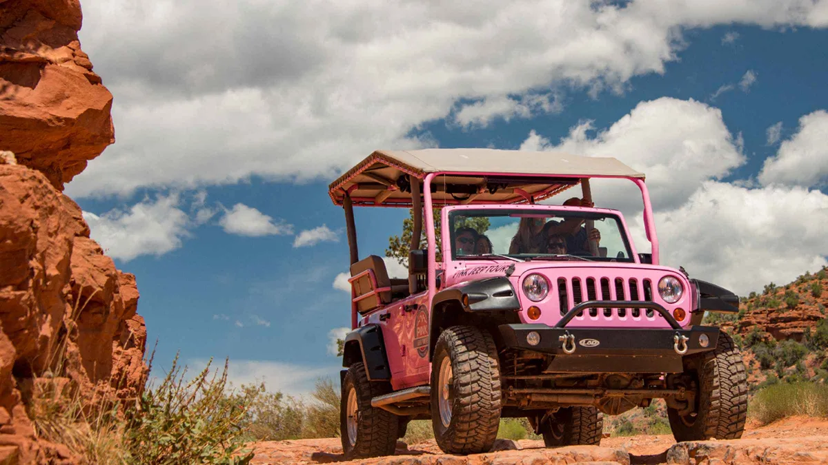 Jeep overlooking forested Mogollon Rim scenery on a Sedona jeep tour